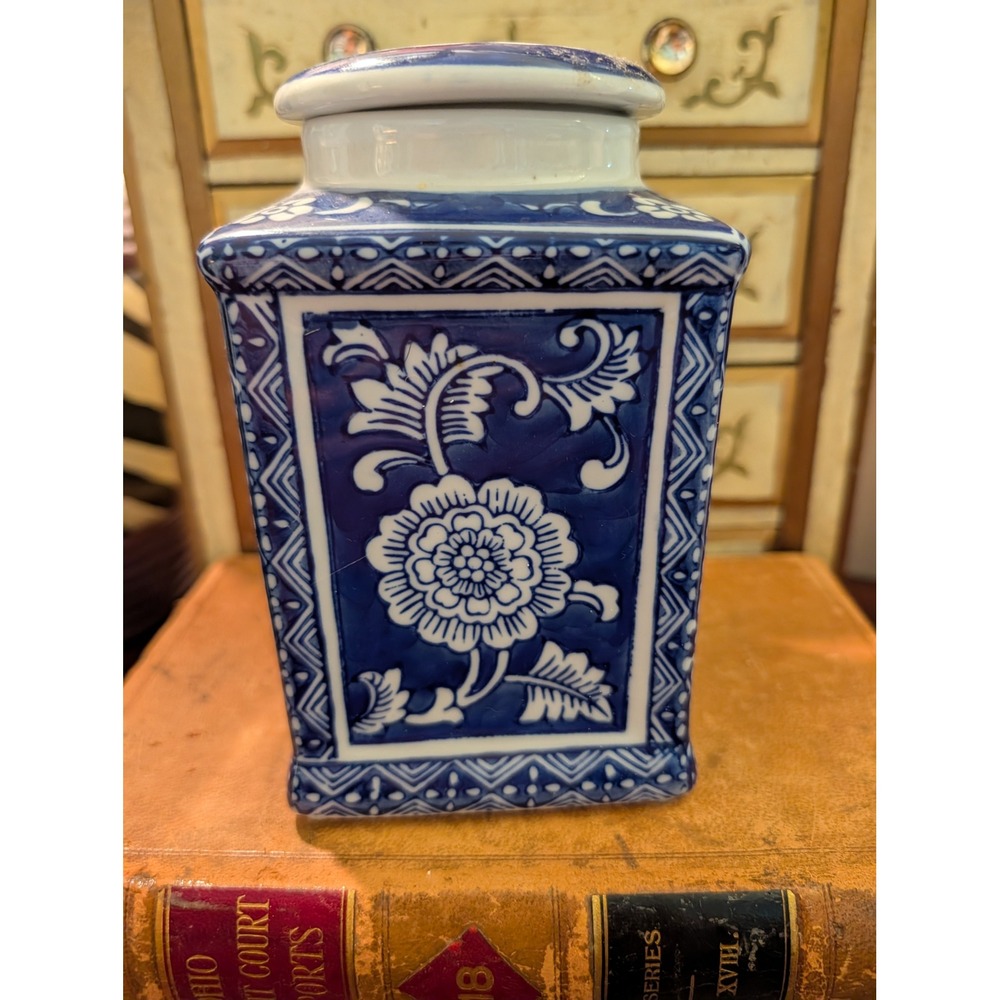 Target Blue White Porcelain Floral Square Ginger Jar Tea Caddy 7 Inch